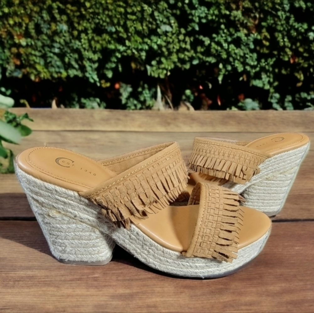 Comfort est 1946 Fringe Sandals - Size 9
